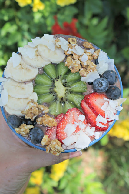 Acai Smoothie Bowl and a {GIVEAWAY!}