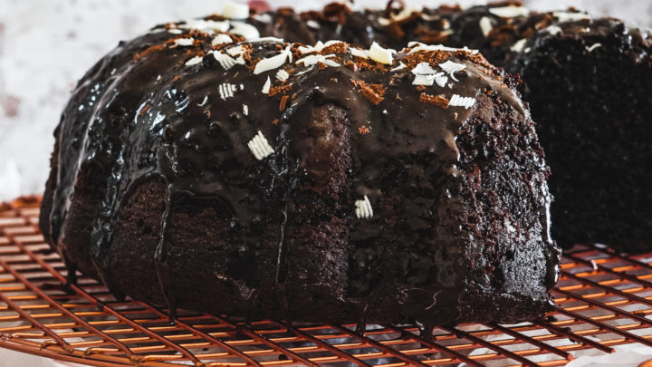 Made a dark chocolate bundt cake, intensely chocolatey, super moist. Wanted  to use my fancy new Bundt pan for something. : r/Baking